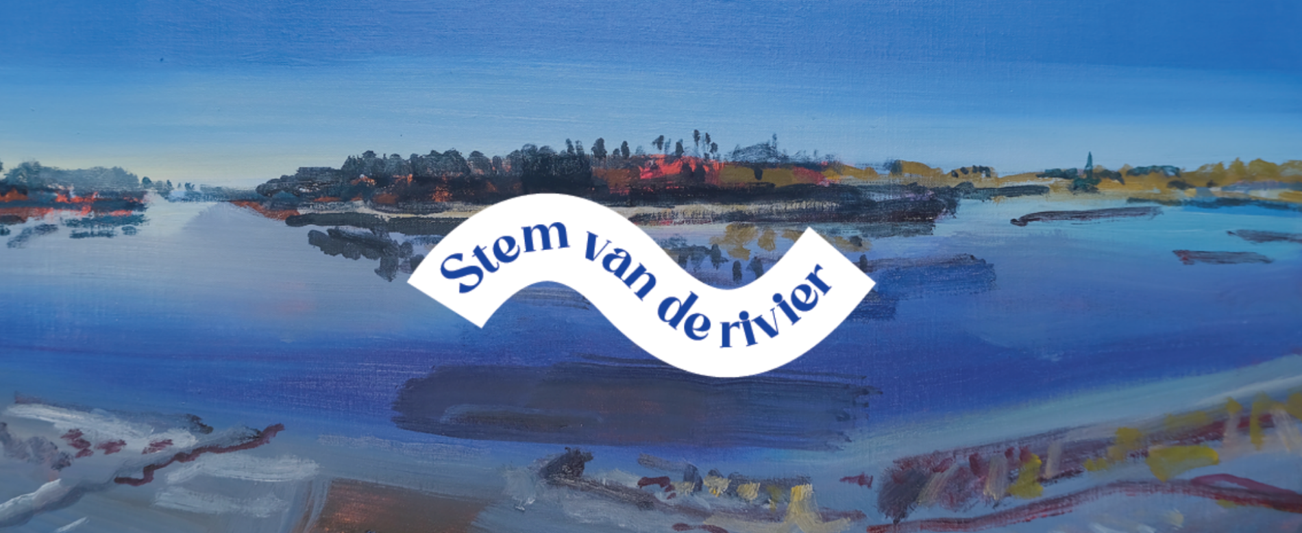 Schilderij van een rivierlandschap met blauwe en paarse tinten, met een golvende witte banner in het midden met de tekst "Stem van de rivier" in blauwe letters.